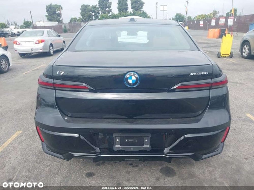 BMW i7 - 4