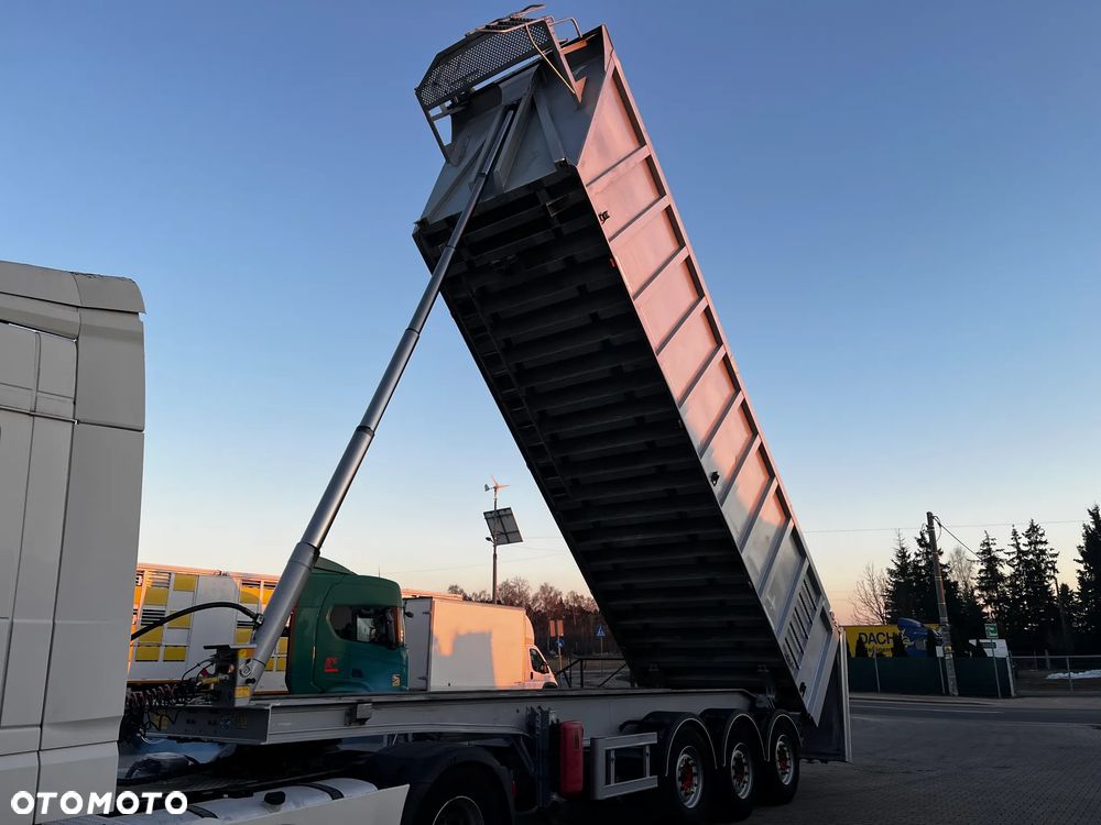 Benalu 40 m3 LEKKA 5,5 T CAŁA ALUMINIOWA KLAPO-DZWI SPROWADZONA Z FRANCJI OŚ PODNOSZONA - 13