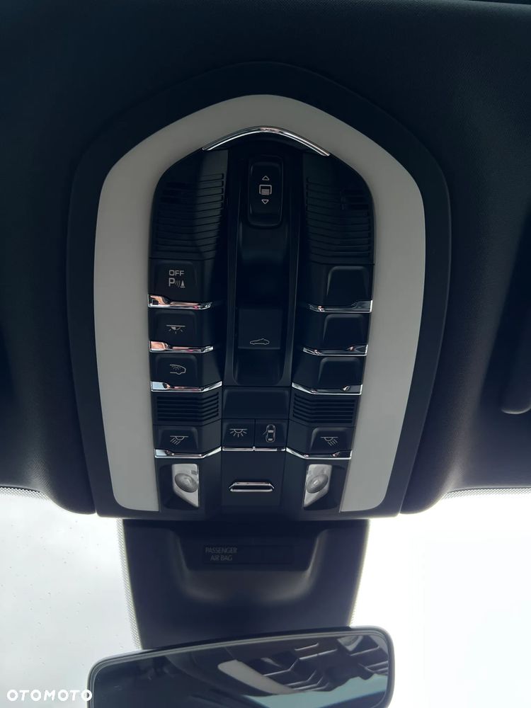 Porsche Macan T - 36