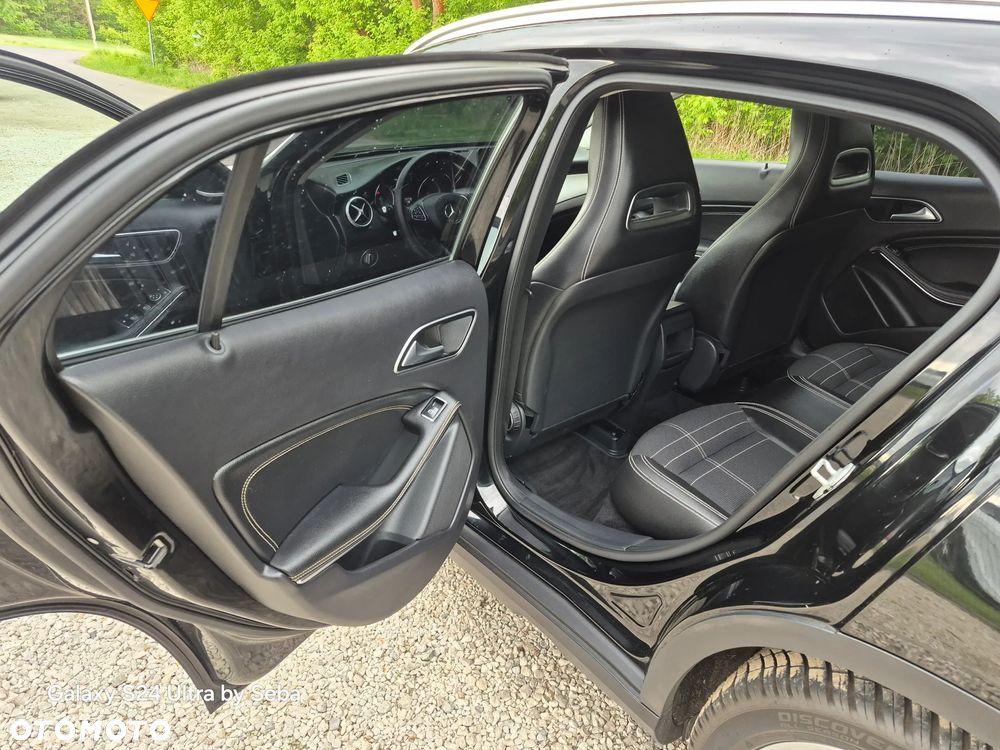 Mercedes-Benz GLA 200 7G-DCT - 16