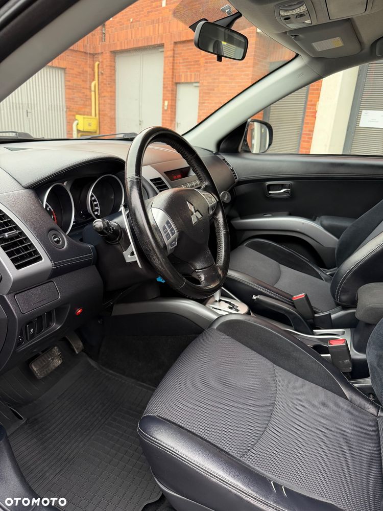 Mitsubishi Outlander 2.0 Intense + 2WD EU5 CVT - 25