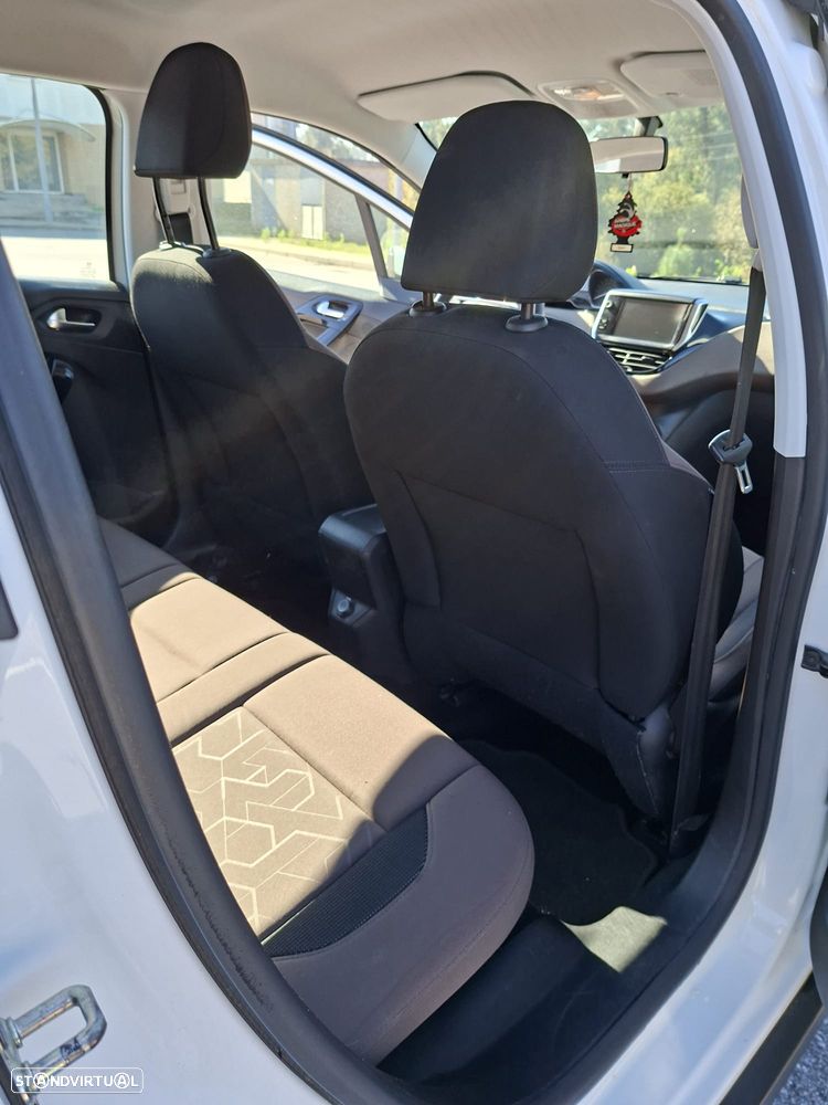 Peugeot 2008 - 8