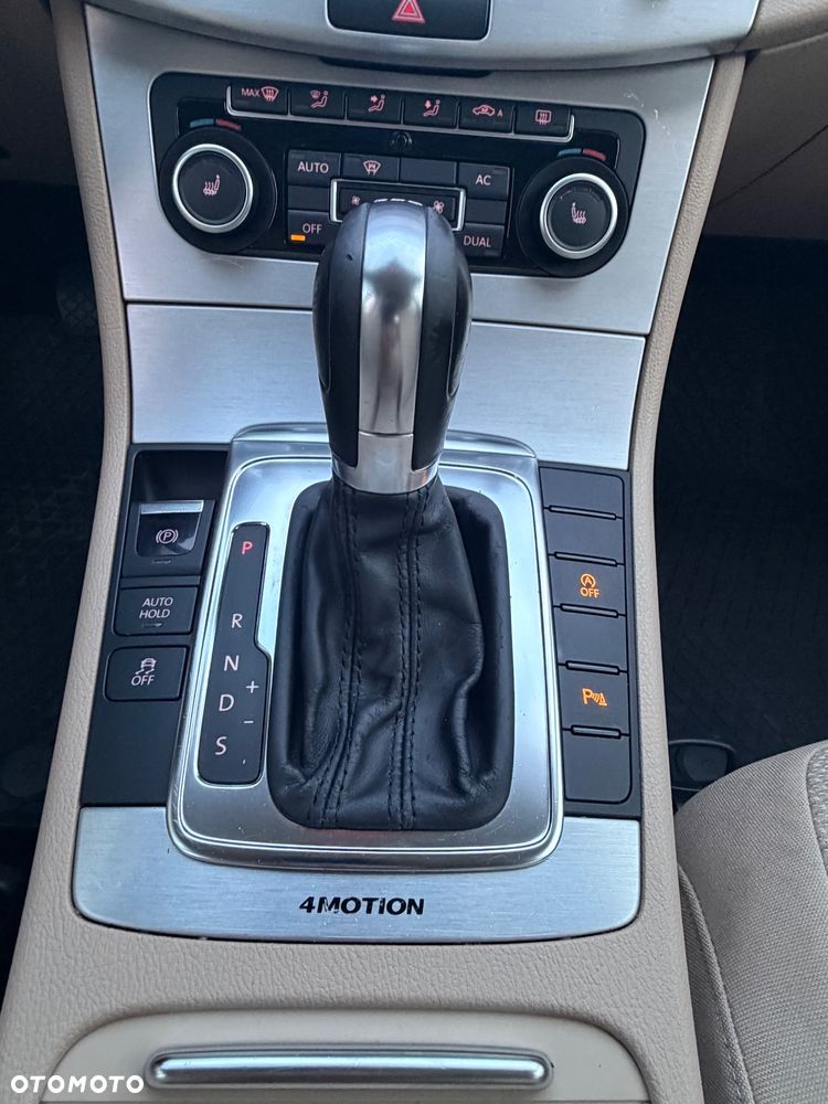 Volkswagen Passat 2.0 TDI 4Motion DSG BlueMotion Tech Highline - 28