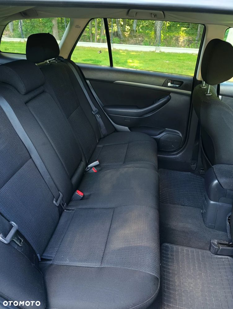 Toyota Avensis - 17