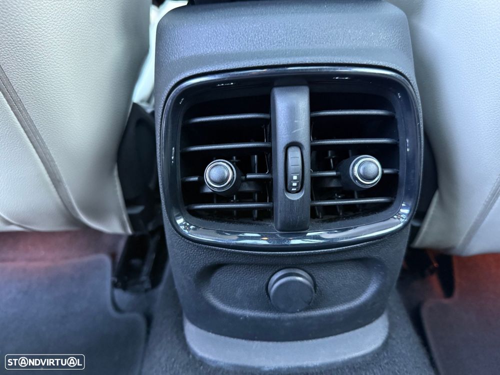 MINI Clubman Cooper SD ALL4 Auto Desportiva - 23