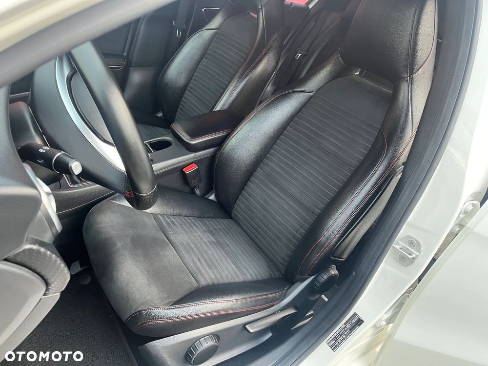 Mercedes-Benz Klasa A 180 AMG Line - 11