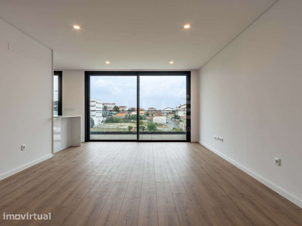 Apartamento T3 | 3.º e Último Piso | Varanda | 2 Lugares de Garagem... - Grande imagem: 3/28