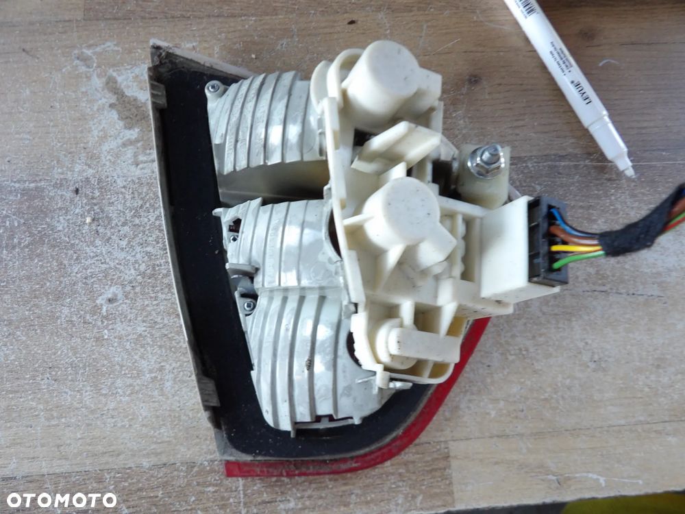 BMW - E90 - PRAWA LAMPA TYLNA - EUROPA - 6937460 - 2
