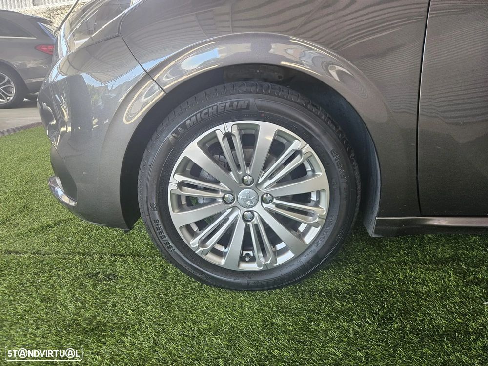 Peugeot 208 1.2 PureTech Signature - 8