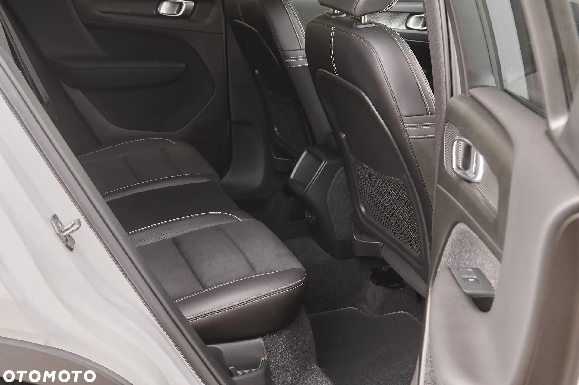 Volvo XC 40 T3 R-Design - 32