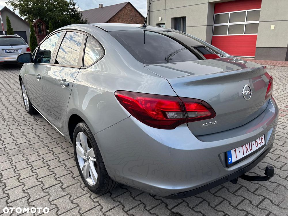 Opel Astra 1.6 Exklusiv - 2