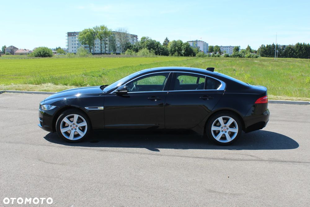 Jaguar XE 2.0 T AWD Prestige - 7