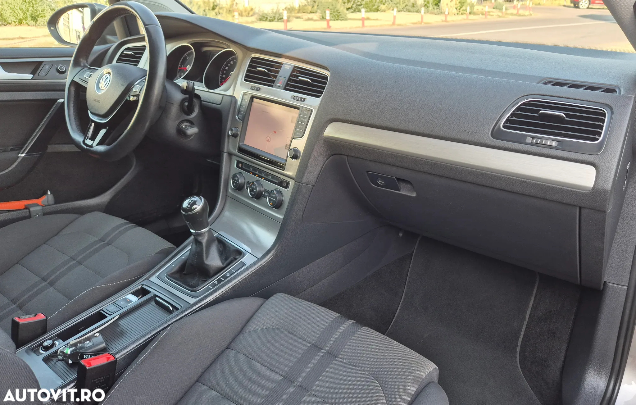 Volkswagen Golf - 28