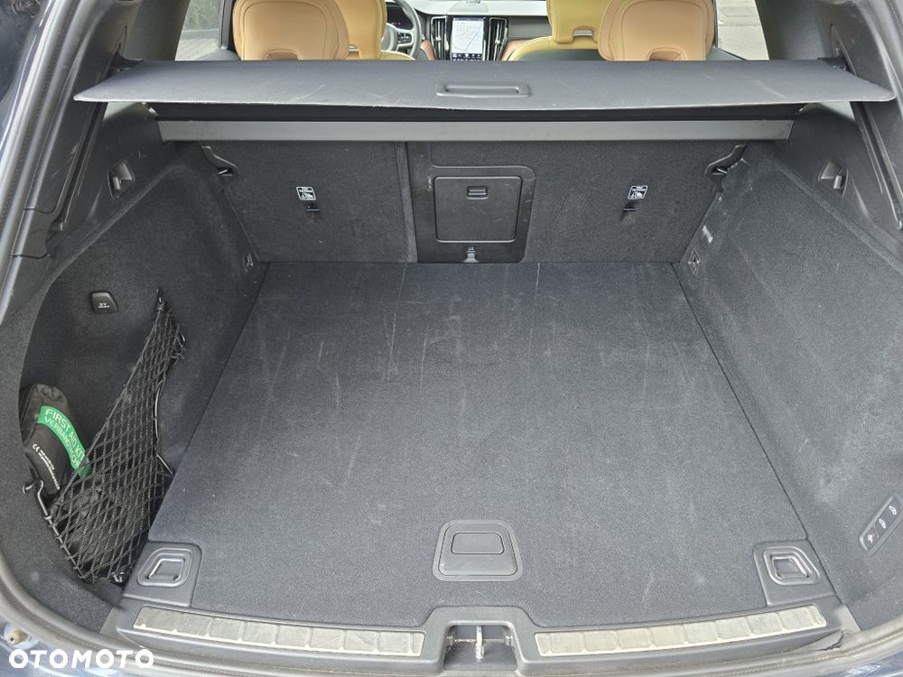 Volvo XC 60 B5 B AWD Ultra Dark - 12