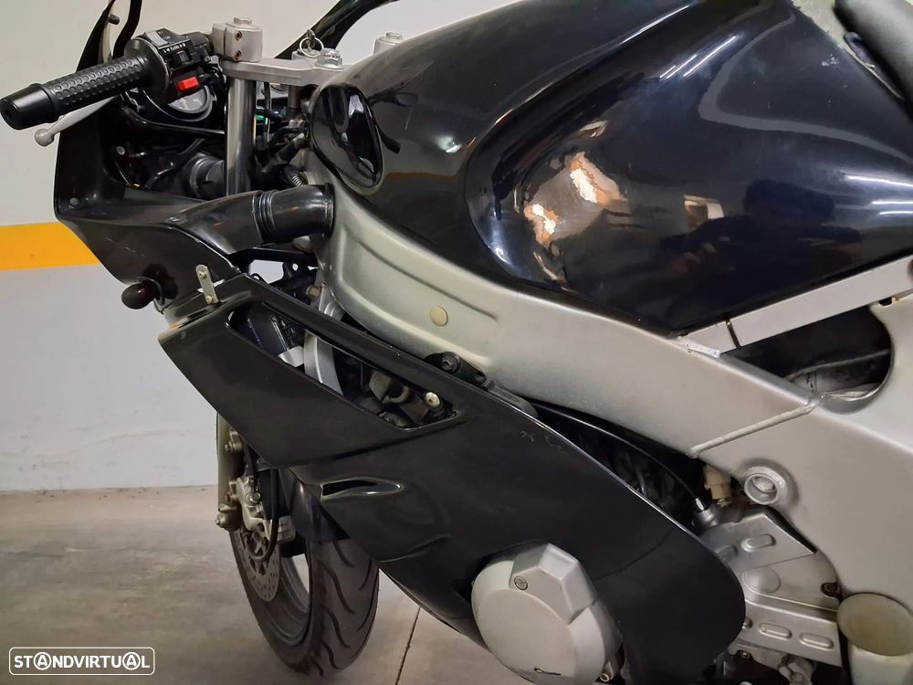 Yamaha FZR - 13