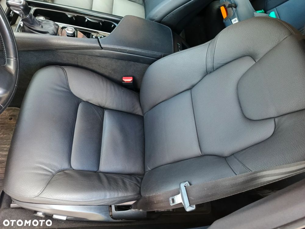 Volvo V90 D5 AWD Momentum - 28