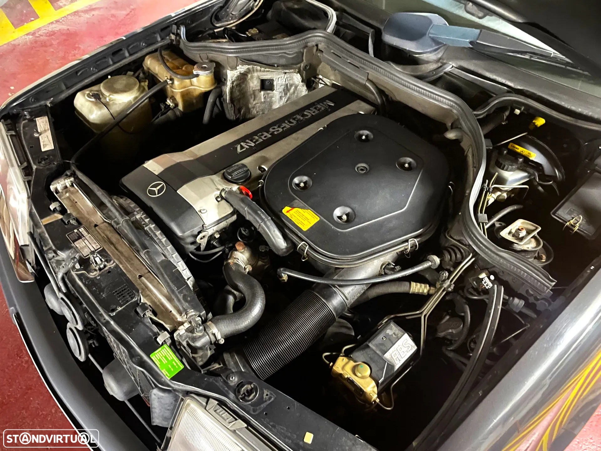 Mercedes-Benz 300 E-24 - 17
