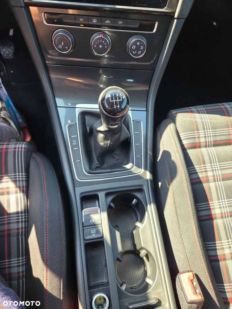 Volkswagen Golf 1.6 TDI BlueMotion Trendline - 22