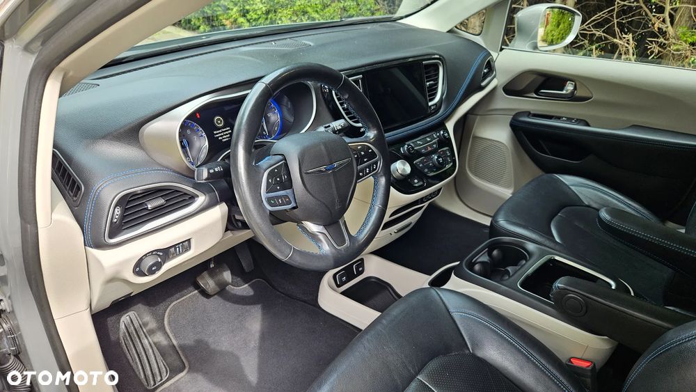 Chrysler Pacifica - 22