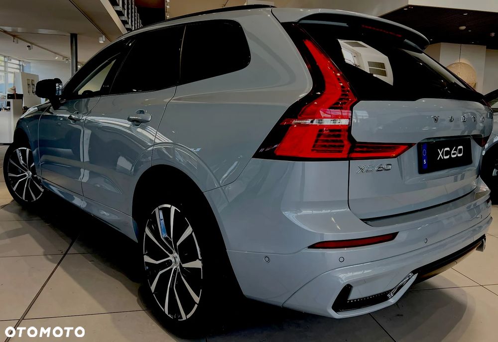 Volvo XC 60 B5 B AWD Plus Dark - 2