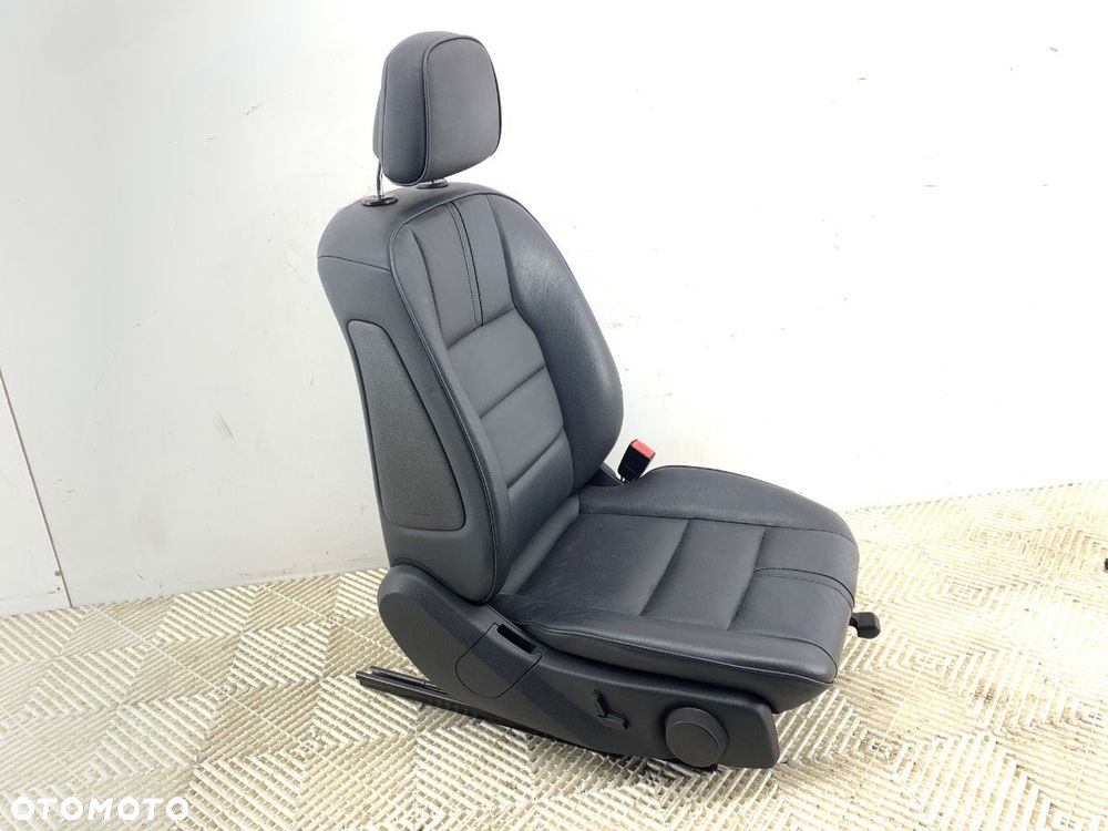 FOTEL PRAWY PRZÓD  MERCEDES-BENZ KLASA GLK (X204) 2008 - 2015 220 CDI 4-matic (204.984, 204.997) - 5