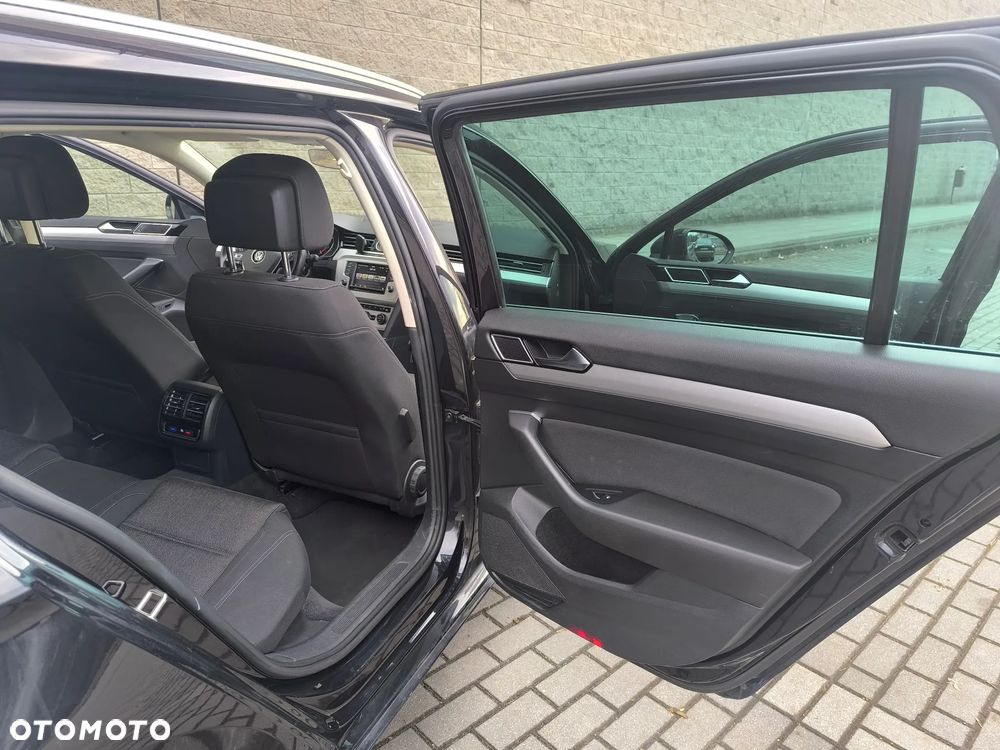 Volkswagen Passat 2.0 TDI SCR Comfortline - 10