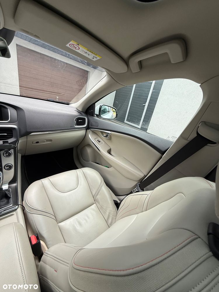 Volvo V40 Cross Country T4 Drive-E Ocean Race - 9