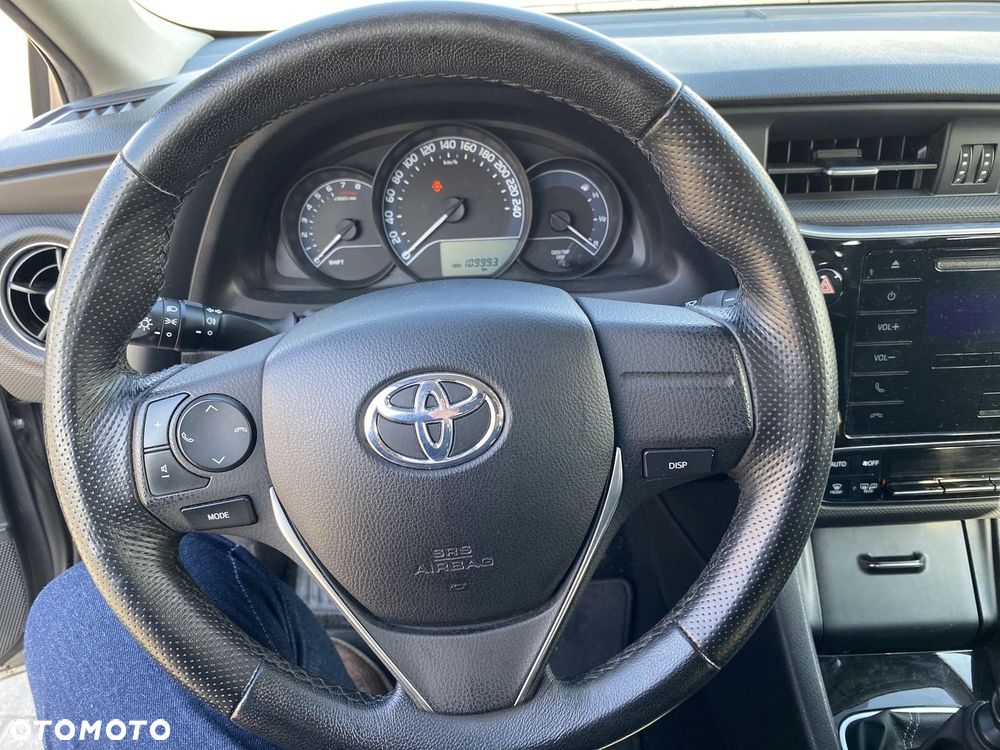 Toyota Auris - 10