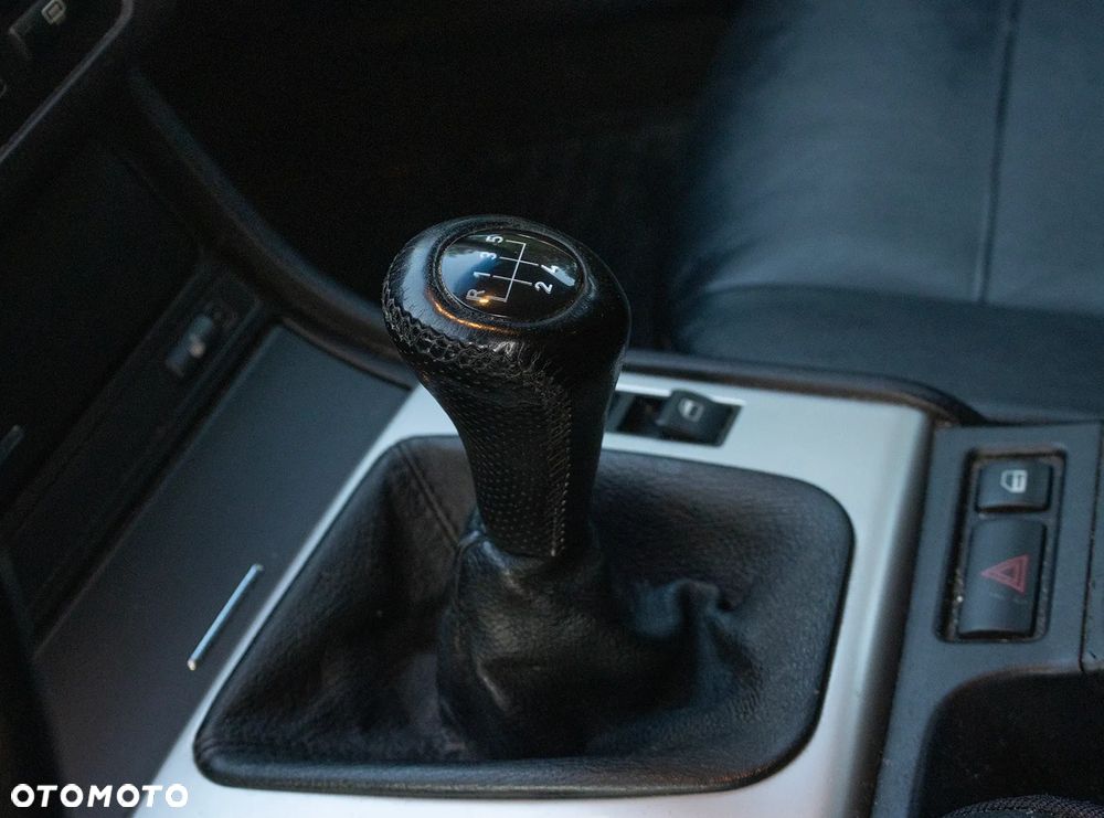 BMW Seria 3 320i - 9