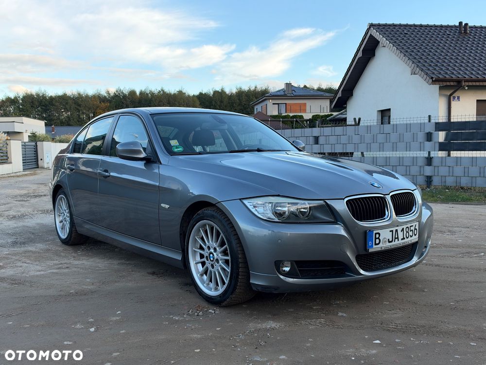 BMW 318I 2008 photo 2