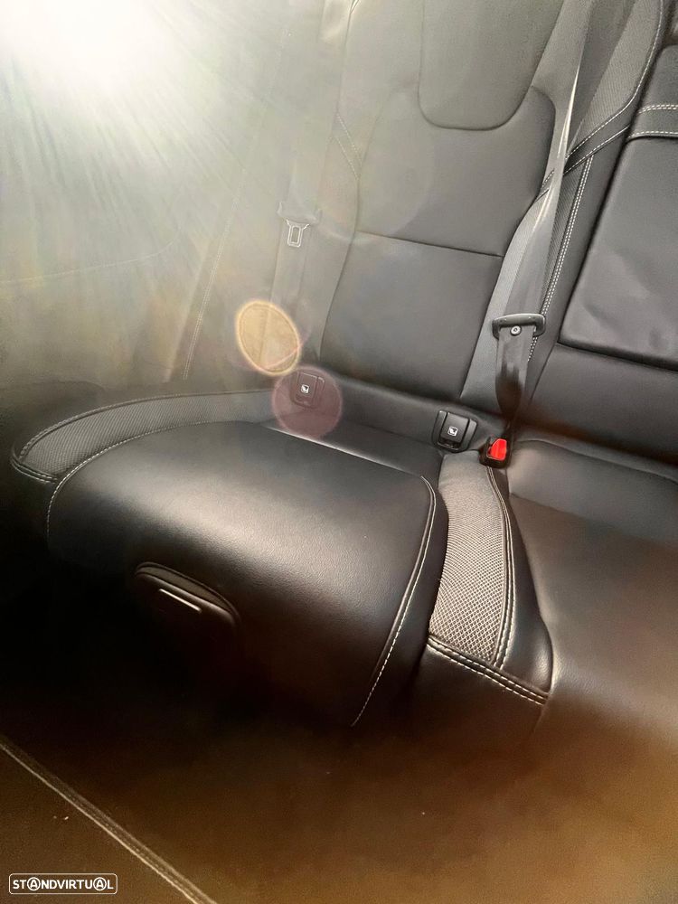 Volvo XC 60 2.0 T6 PHEV R-Design AWD - 19