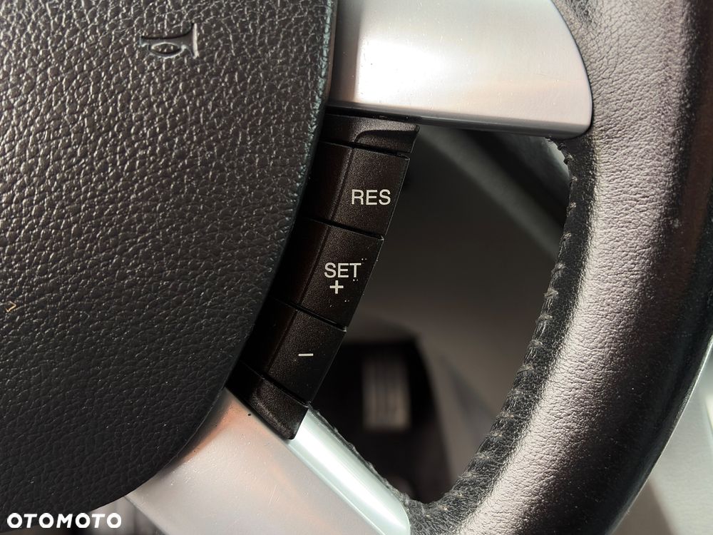 Ford Kuga 2.0 TDCi 2x4 Titanium - 24