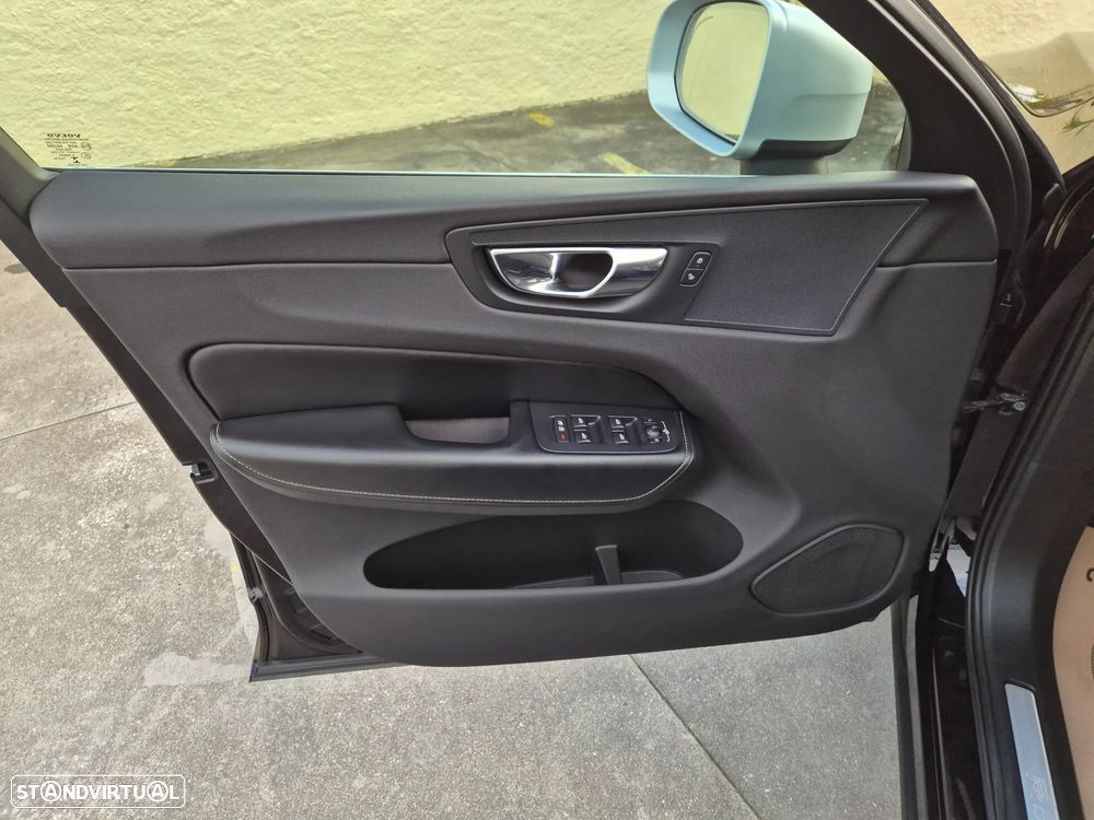 Volvo XC 60 2.0 D4 R-Design AWD Geartronic - 16