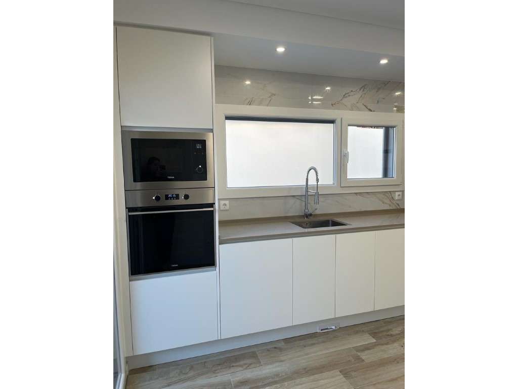 Espetacular Moradia Geminada T3 Duplex, boas áreas, pronta habitar ... - Grande imagem: 4/16