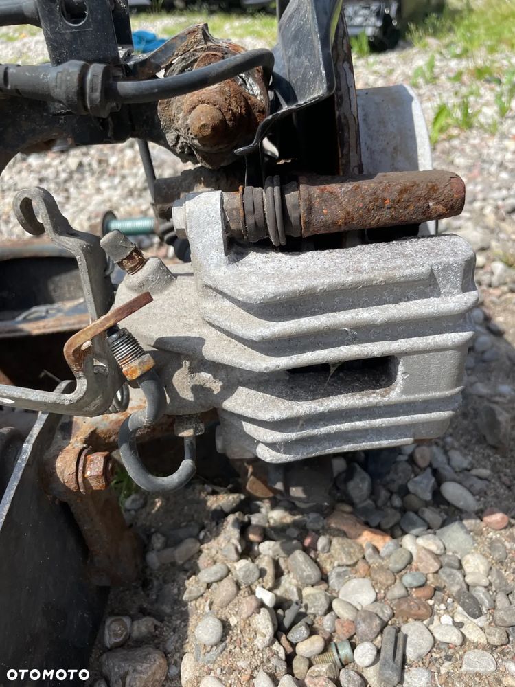 AUDI A3 8P VW GOLF V TOURAN ZACISK HAMULCOWY LEWY PRAWY  TYŁ TYLNY - 1