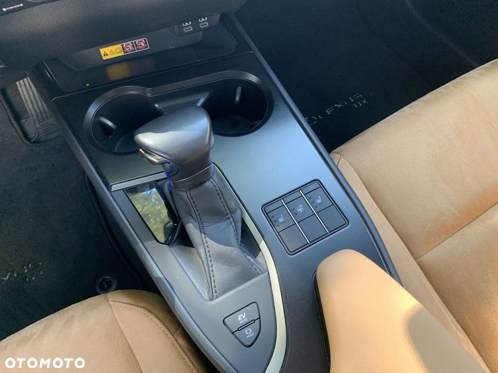 Lexus UX 250h GPF Business 2WD - 15