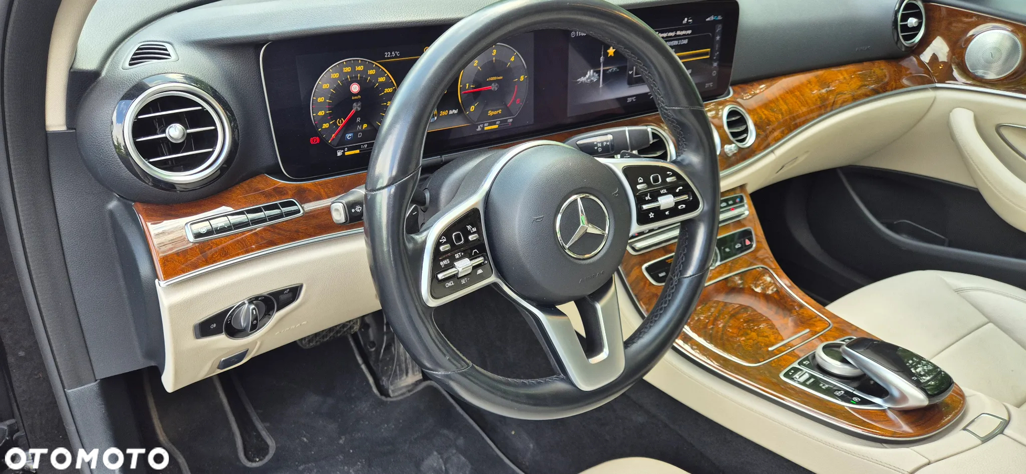 Mercedes-Benz Klasa E 220 d 4-Matic 9G-TRONIC - 26