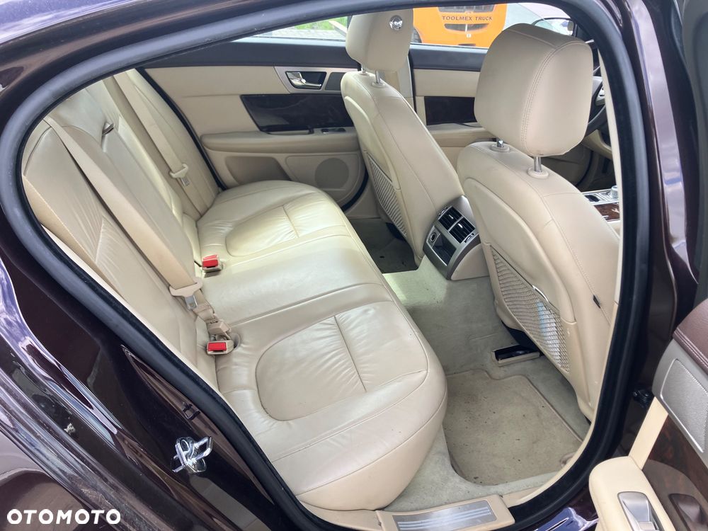 Jaguar XF 3.0 V6 - 10