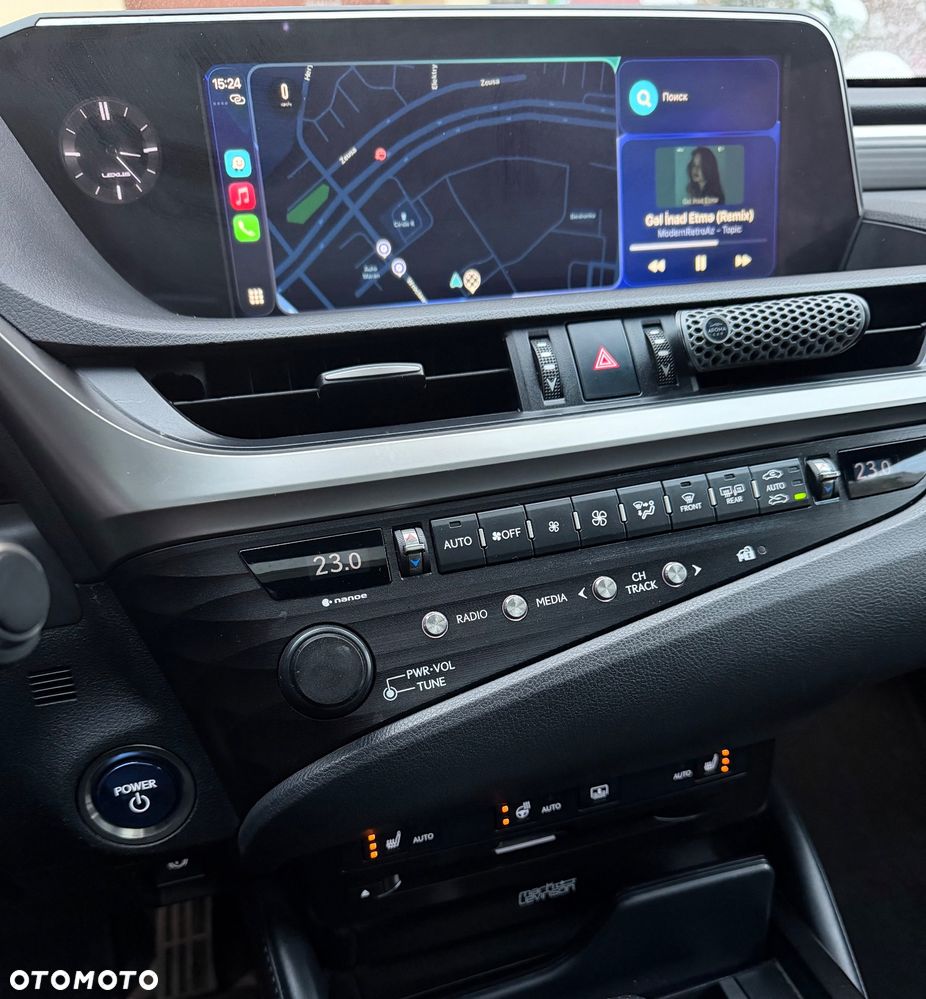 Lexus ES 300h F Sport - 23