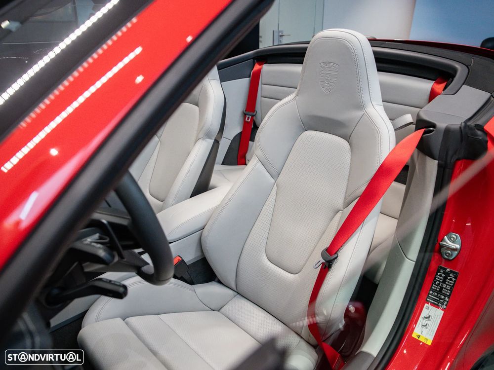 Porsche 911 (992) Carrera 4S PDK - 39