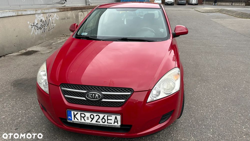 Kia Ceed - 32