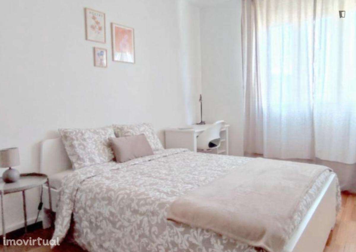 Quarto - localizado em Santo Ildefonso Porto - Grande imagem: 2/8