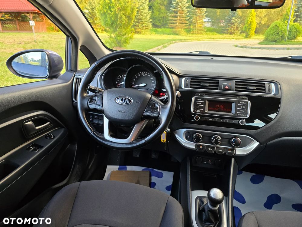Kia Rio 1.2 Fifa World Cup Edition - 23