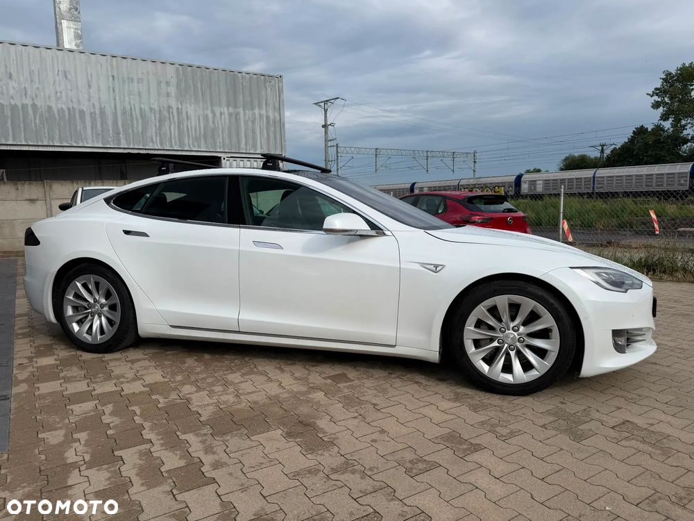 Tesla Model S - 8
