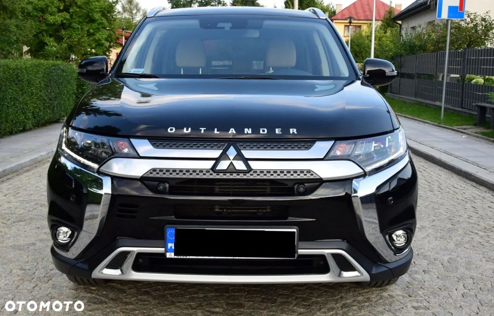 Mitsubishi Outlander - 2