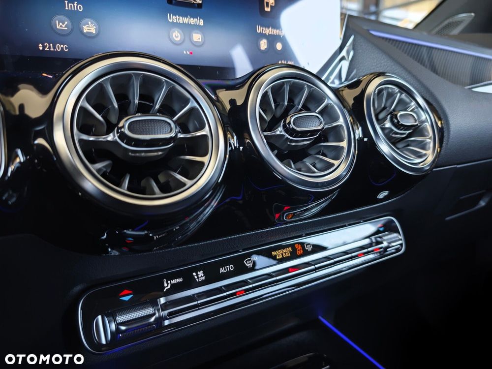 Mercedes-Benz GLA - 26