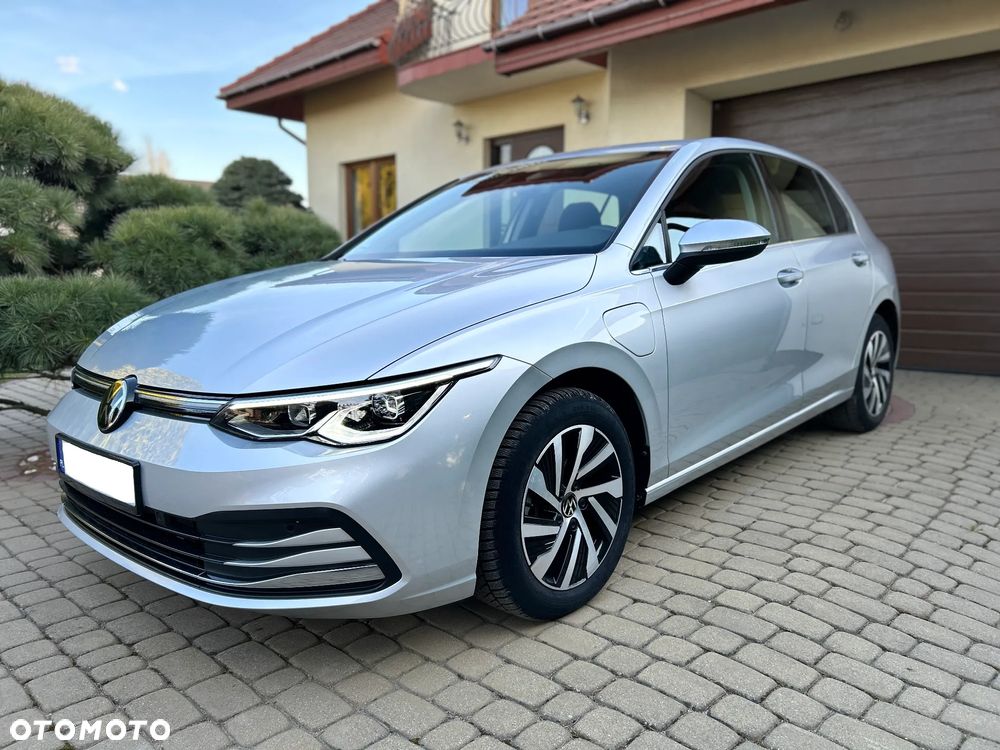 Volkswagen Golf - 1