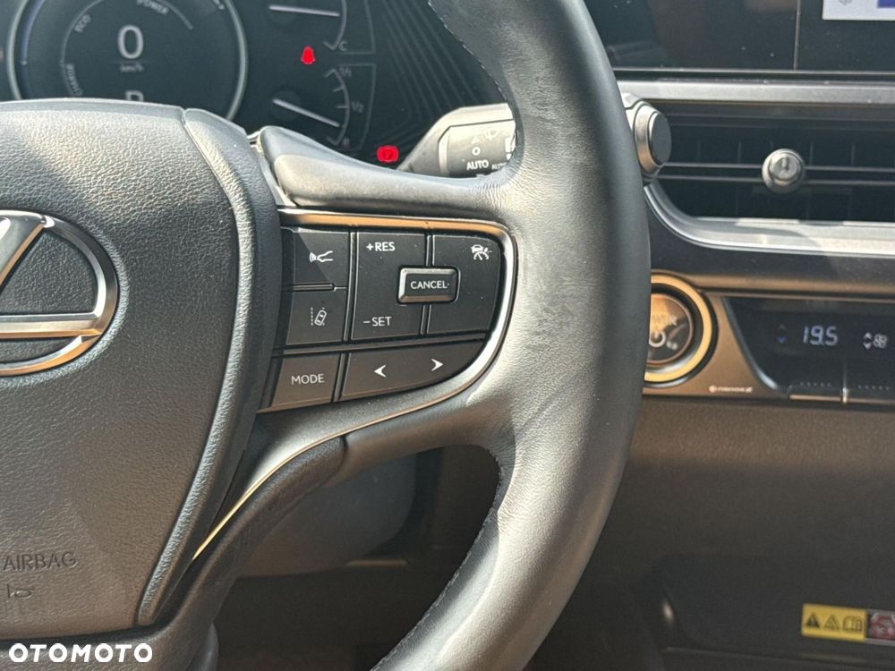 Lexus UX - 17