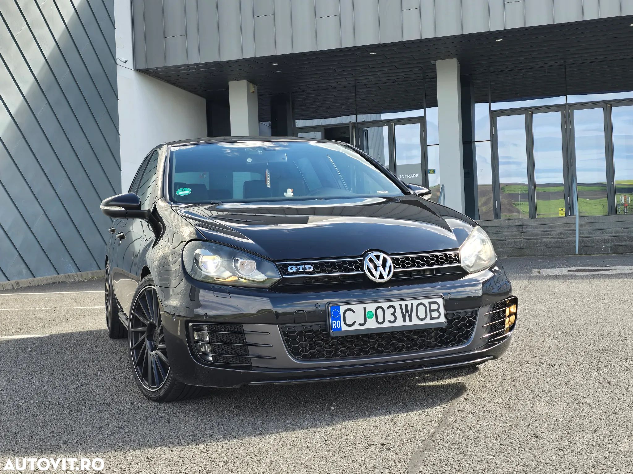 Volkswagen Golf - 1