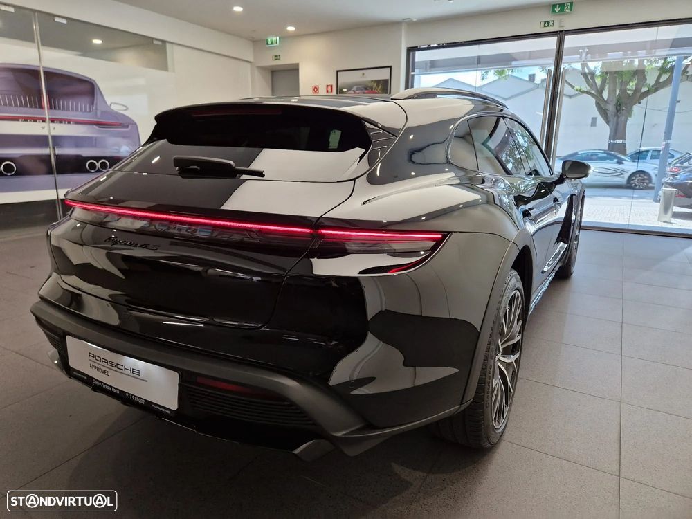 Porsche Taycan Cross Turismo 4S - 10